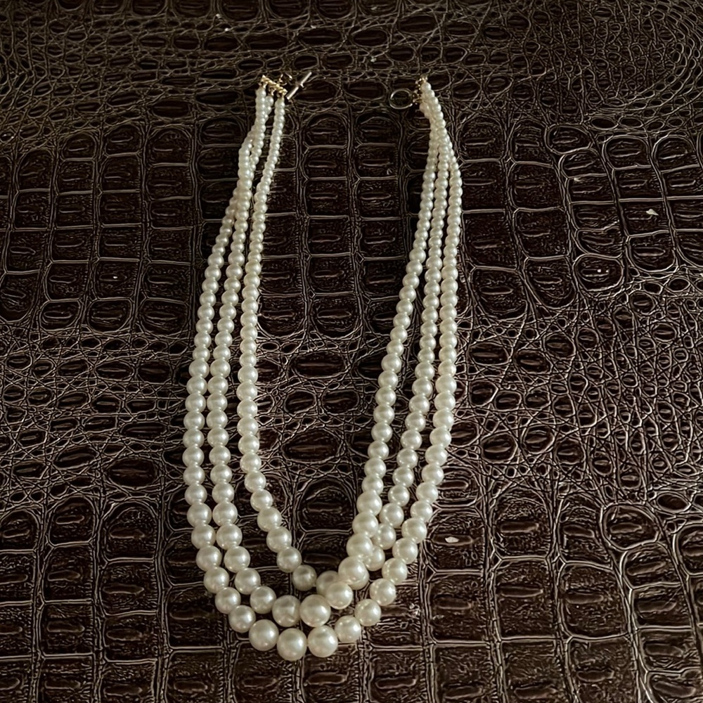 3 strand faux pearl necklace